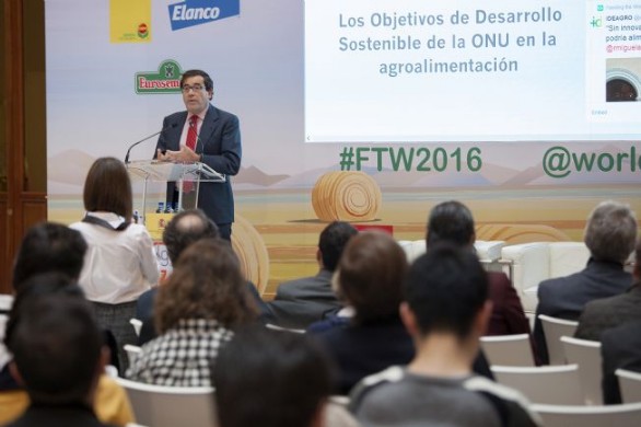 El Secretario General de Agricultura y Alimentacin, Carlos Cabanas, inaugurando la Jornada