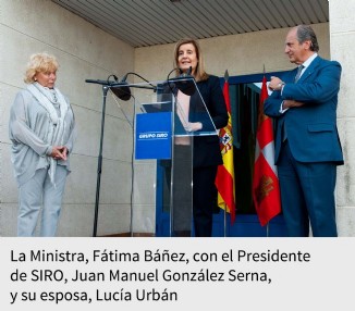 La Ministra, Ftima Bez, con el Presidente de SIRO, Juan Manuel Gonzlez Serna, y su esposa, Luca Urbn